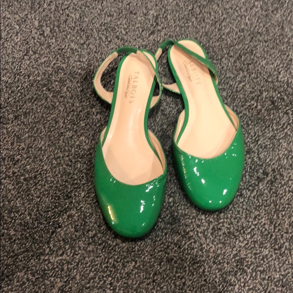 Kelly green Patent flats
